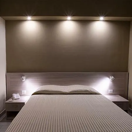 Отель Scacciapensieri